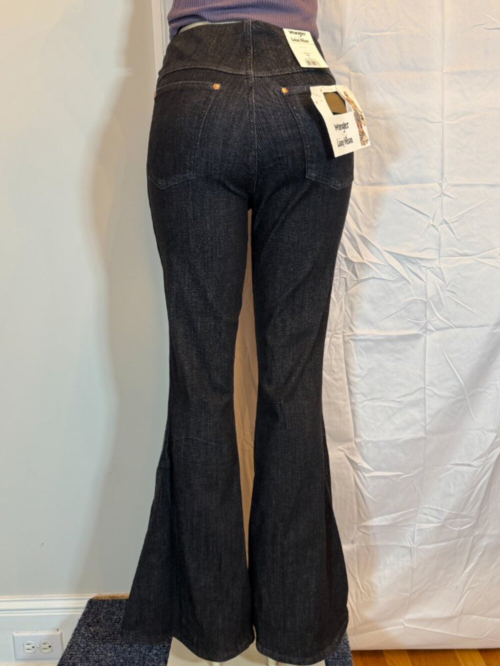 Wrangler Lainey Wilson Bell Bottom Stretch Bell Bottom Jeans Women's 29/32 NWT!